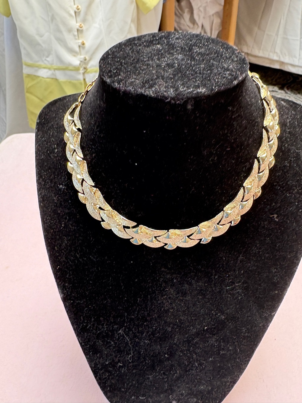 Casa Elegant Gold Leaf Link Necklace - Women Jewelry